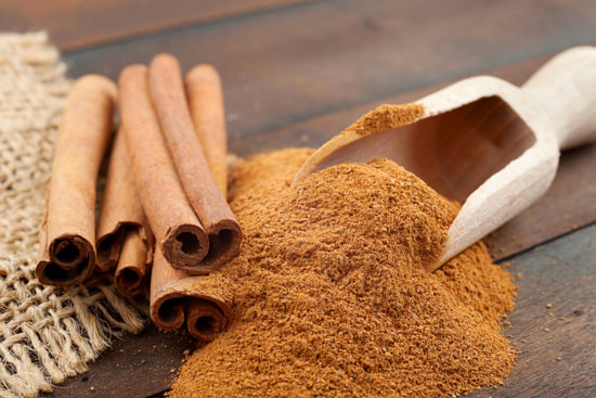 cinnamon-sticks-and-powder-on-wooden-table
